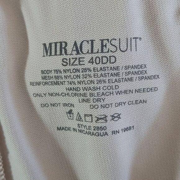 Miraclesuit® Sheer Underwire Bodybriefer Nude Beige shapewear 40DD bridal - Picture 2 of 7